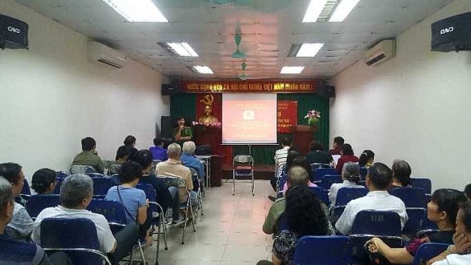 Một Hội nghị tuyên truyền PBGDPL tại phường Hàng Bồ.