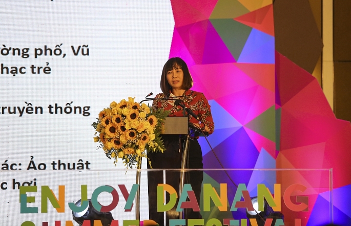 Bà Trương Thị Hồng Hạnh-GĐ Sở Du lịch Đà Nẵng phát biểu tại sự kiện họp báo