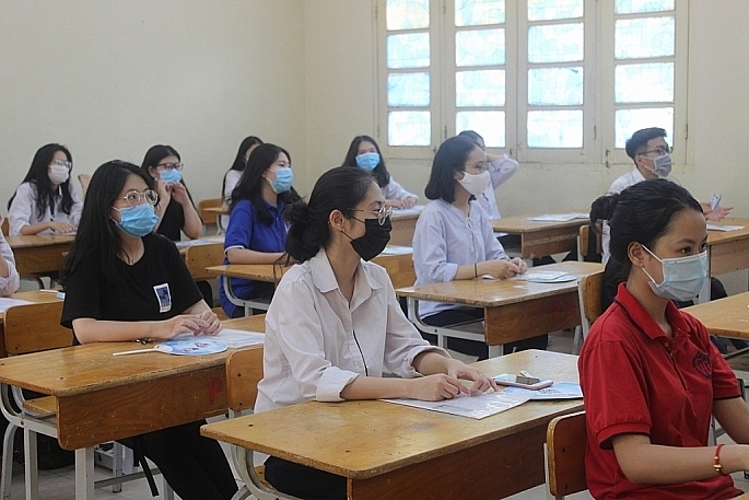 Quá lo lắng về tỉ lệ chọi của các trường công lập, hồ sơ vào lớp 10 tư thục ở Hà Nội tăng vọt