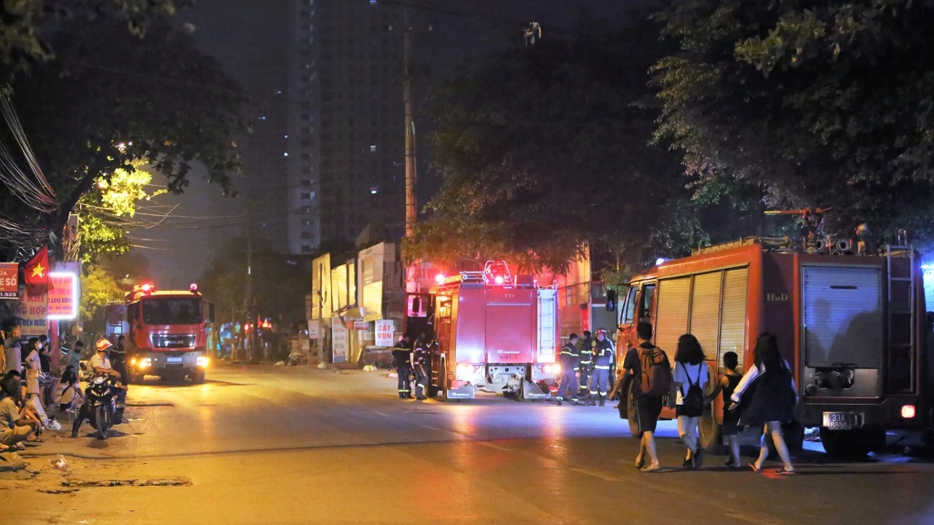 Cháy tủ điện chung cư, hàng trăm cư dân sơ tán trong đêm