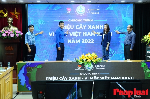 Thanh niên Thủ đô và hoạt động "trồng cây ảo, đổi cây thật" vì một Việt Nam xanh