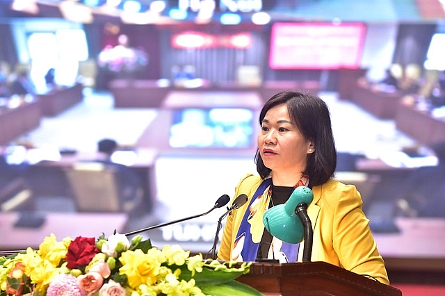 Phó Bí thư Thường trực Thành ủy Nguyễn Thị Tuyến phát biểu tiếp thu ý kiến tại hội nghị. Ảnh: VGP/Thùy Linh
