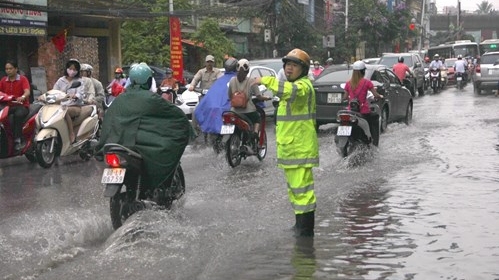 Hà Nội: Tăng cường các biện pháp đảm bảo an toàn giao thông trong mùa mưa bão