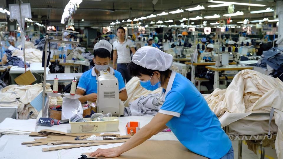 Người lao động làm việc tại Khu công nghiệp Quang Minh, huyện Mê Linh, Hà Nội. Ảnh: Phạm Hùng