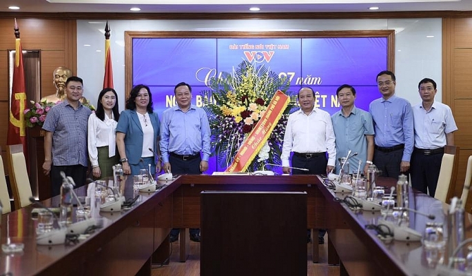 Phó Bí thư Thành ủy Nguyễn Văn Phong thăm và chúc mừng Đài Tiếng nói Việt Nam