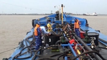 Hải Phòng: Cảnh sát biển tạm giữ 25.000 lít dầu DO không rõ nguồn gốc
