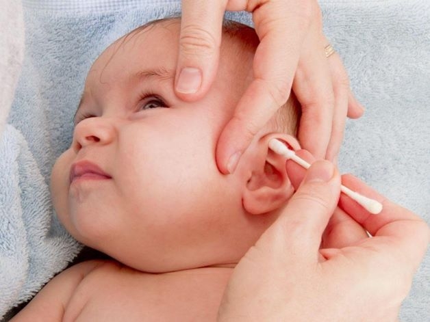 Sai lầm khi chăm sóc trẻ bị viêm tai giữa khiến bệnh nặng thêm