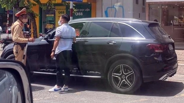 Cầu thủ Quang Hải bị CSGT dừng xe vì va chạm giao thông