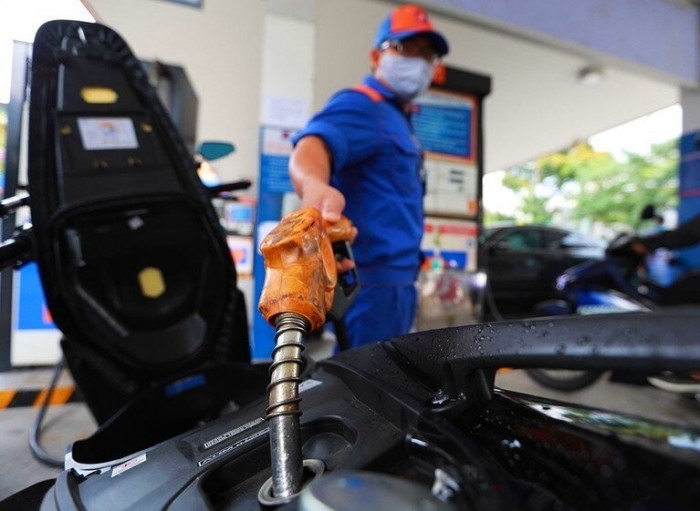 Giá xăng dầu tăng lần thứ 7 liên tiếp