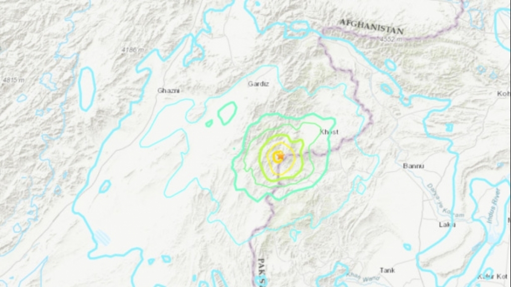 Động đất kinh hoàng khiến ít nhất 250 người thiệt mạng