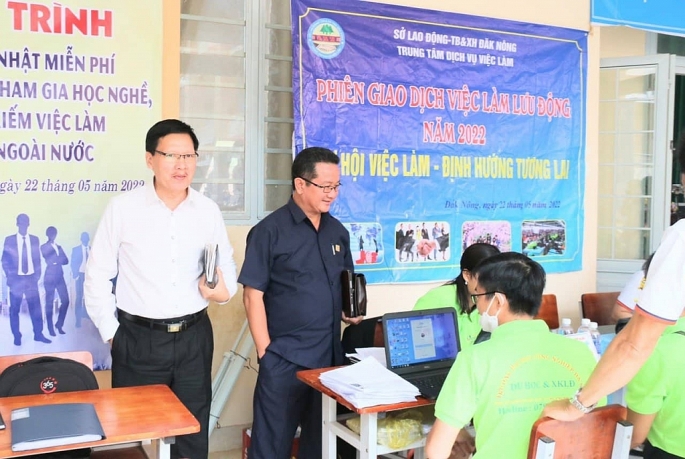 Nhà báo – Luật gia Hồ Minh Sơn – Viện trưởng Viện Nghiên cứu Thị trường – Truyền thông Quốc tế (IMRIC) chia sẻ với sinh viên tại trường Cao đẳng Cộng đồng Cà Mau