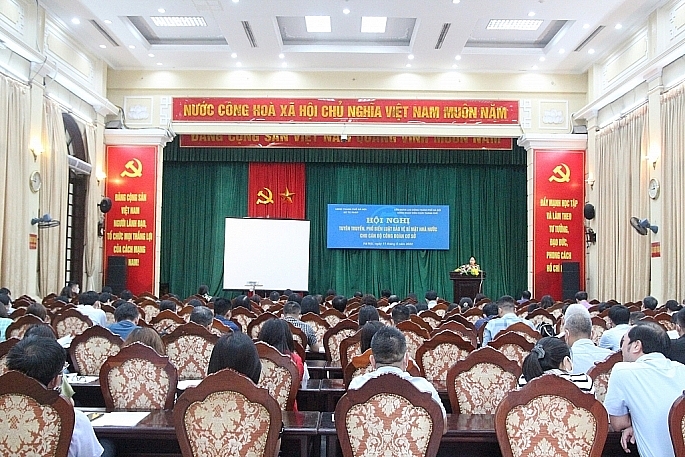 Sở Tư pháp Hà Nội phối hợp tuyên truyền Luật Bảo vệ bí mật Nhà nước cho cán bộ công đoàn