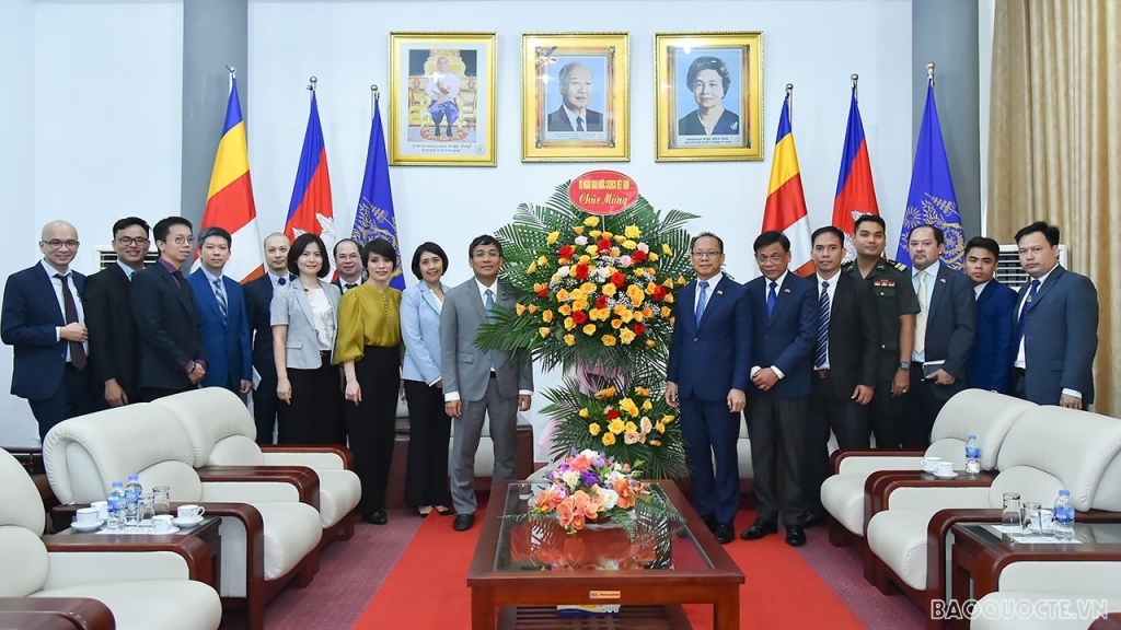 Lãnh đạo Việt Nam và Campuchia trao đổi Thư mừng Kỷ niệm 55 năm thiết lập quan hệ ngoại giao