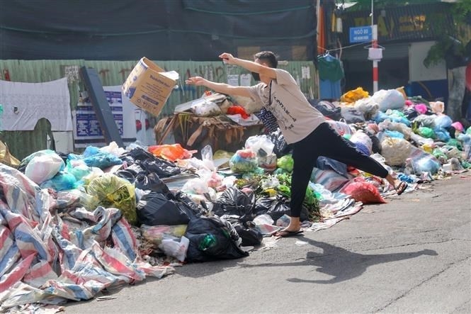 Ước tính chỉ có 2% rác thải nhựa được tái chế tại Hà Nội