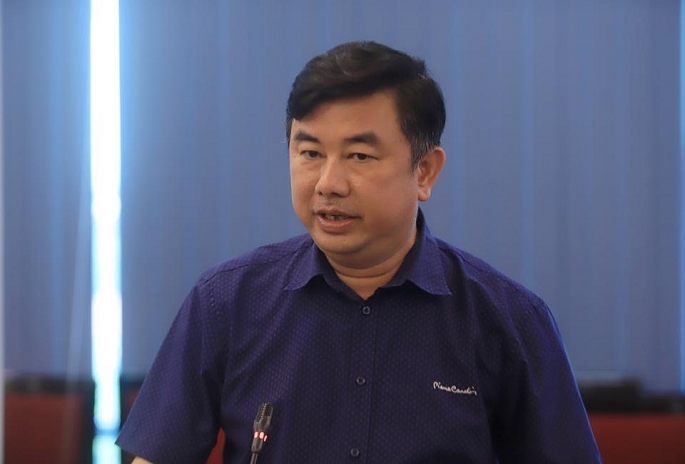 Tổng biên tập Nguyễn Minh Đức phát biểu tại cuộc làm việc. 