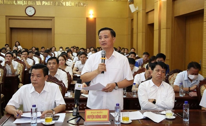 Chủ tịch UBND huyện Đông Anh Nguyễn Xuân Linh nêu ý kiến tại cuộc tiếp xúc.