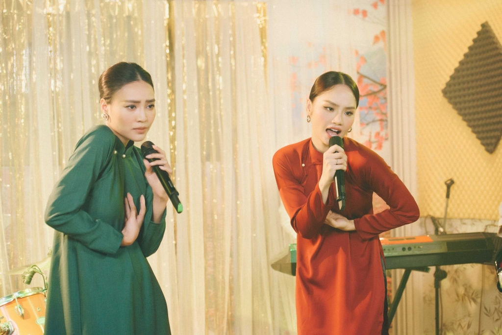 Miu Lê tung clip "song kiếm hợp bích" với Ninh Dương Lan Ngọc mừng MV mới lọt Top 6 thịnh hành thế giới