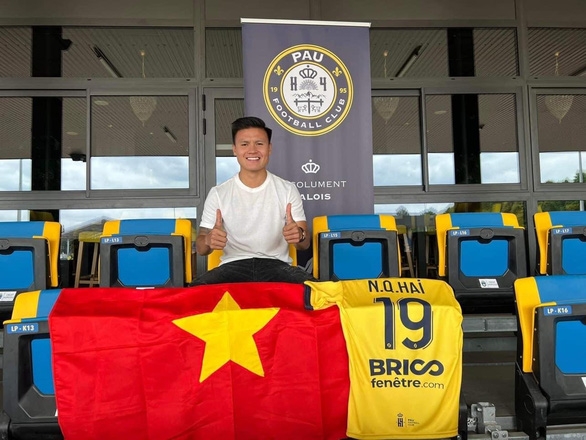  PAU FC - là CLB Quang Hải gia nhập