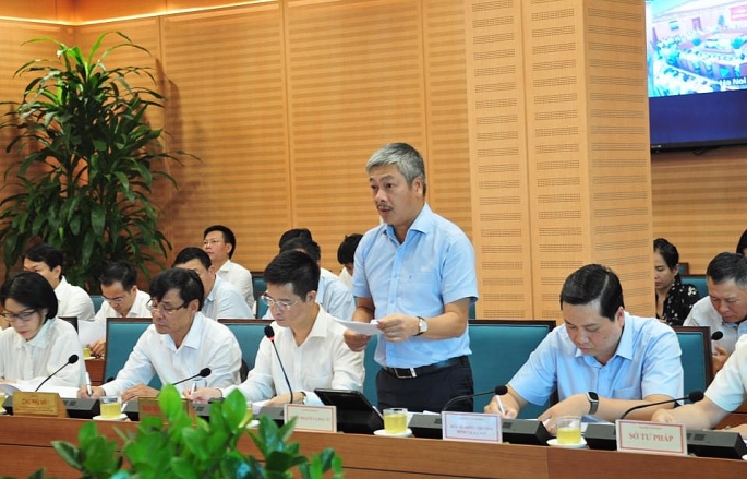 Phó Giám đốc Sở KH-ĐT Hà Nội Vũ Duy Tuấn báo cáo tại hội nghị. 