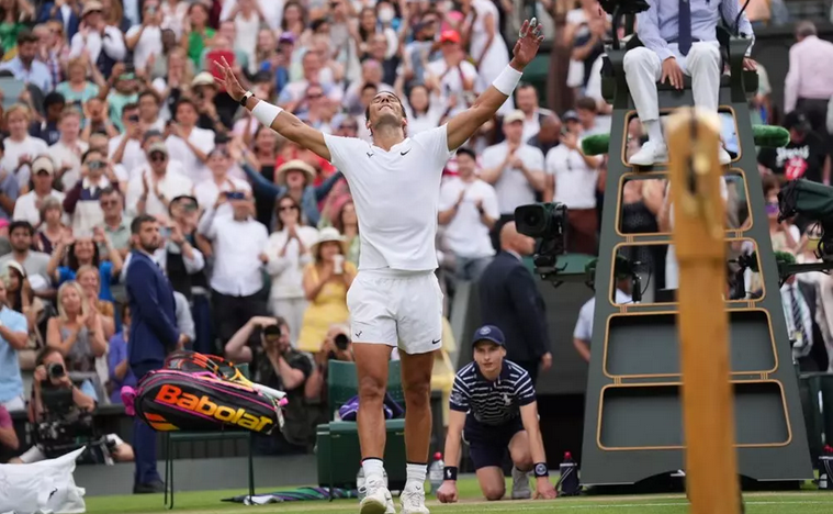 Nadal thắng nghẹt thở để tiến vào bán kết Wimbledon 2022