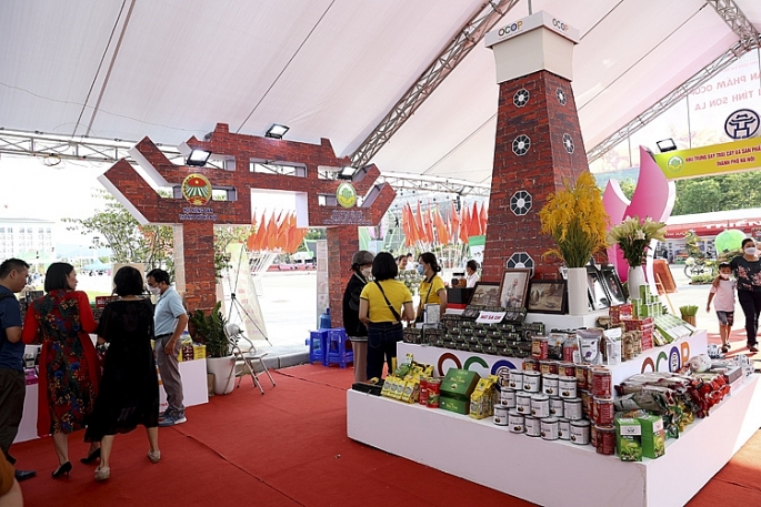 Các sản phẩm nông sản của Hà Nội được giới thiệu tại Festival trái cây và sản phẩm OCOP năm 2022, diễn ra tại Sơn La