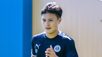 Quang Hải tỏa sáng trong màu áo Pau FC