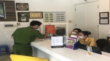 CA quận Hoàn Kiếm: Đặt biển cảnh báo lừa đảo tại các phòng giao dịch ngân hàng trên địa bàn