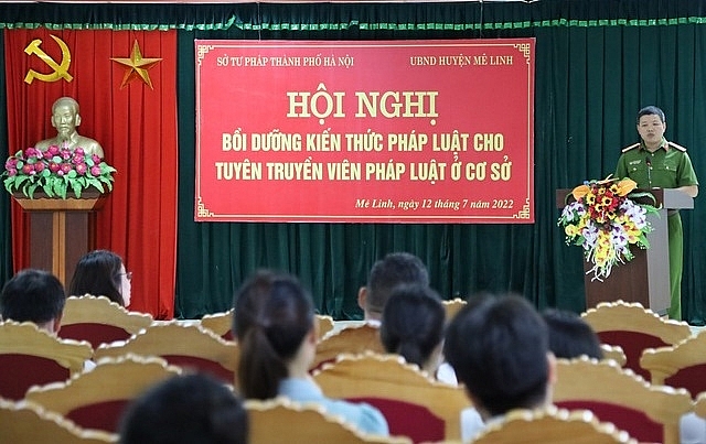 Báo cáo viên Nguyễn Thành Lâm – Phó trưởng Phòng CSQLHC về TTXH CATP Hà Nội giới thiệu về luật cư trú 2020