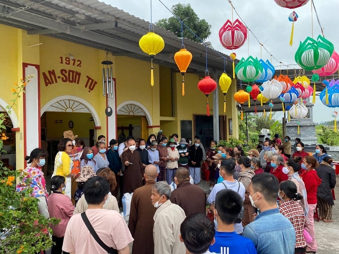 Công tác từ thiện cho người nghèo luôn đươc diễn ra thường xuyên tại chùa An Sơn