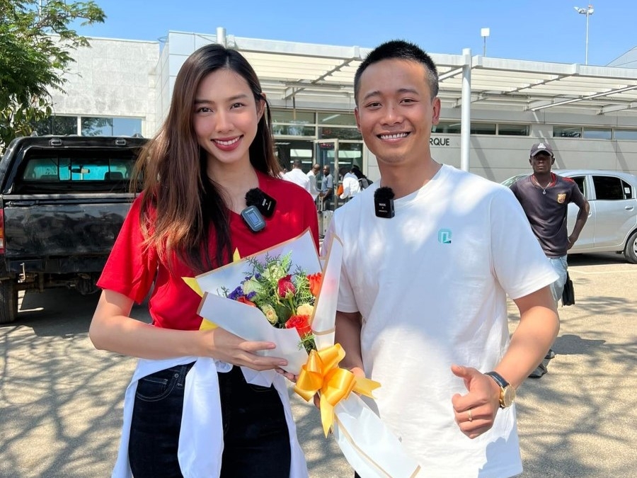 Hình ảnh Quang Linh Vlogs đưa Hoa hậu Thùy Tiên ra sân bay