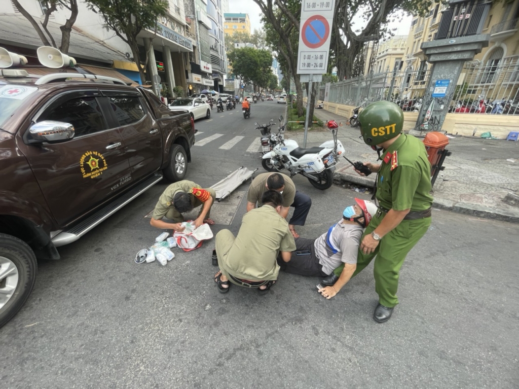 Cứu người nhưng bị kiện ngược: Làm sao để vừa lý, vừa tình, vừa không bị vô cảm?