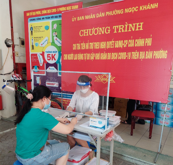 Hỗ trợ người dân bị ảnh hưởng bởi dịch Covid-19 tại phường Ngọc Khánh, quận Ba Đình