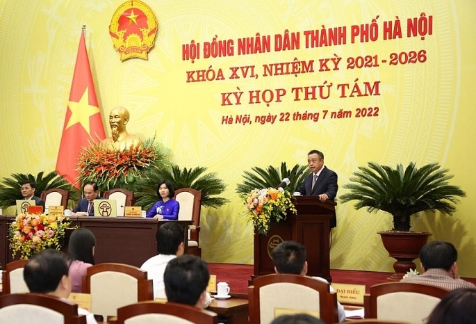 Tân Chủ tịch UBND TP Hà Nội Trần Sỹ Thanh phát biểu nhận nhiệm vụ.