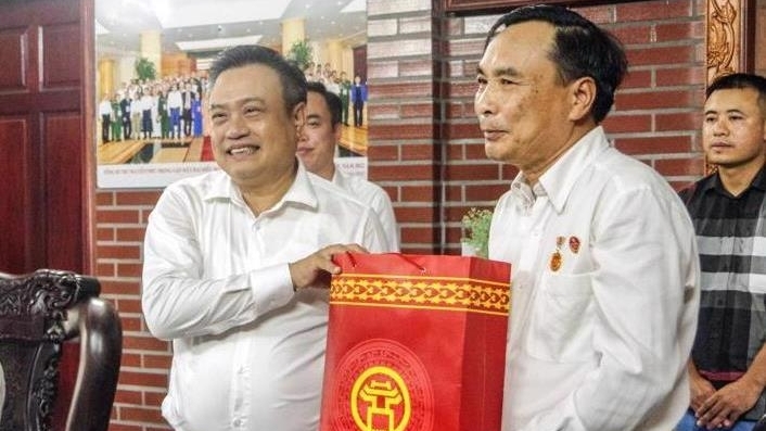 Chủ tịch UBND TP Hà Nội thăm, tặng quà cựu binh chiến trường Vị Xuyên