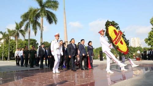 Lãnh đạo TP Hà Nội dâng hương tưởng niệm các Anh hùng liệt sĩ