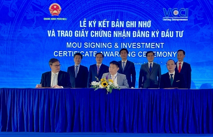 Kí kết biên bản ghi nhớ hợp tác đầu tư dự án Nhà máy hóa dầu Stavian Quảng Yên