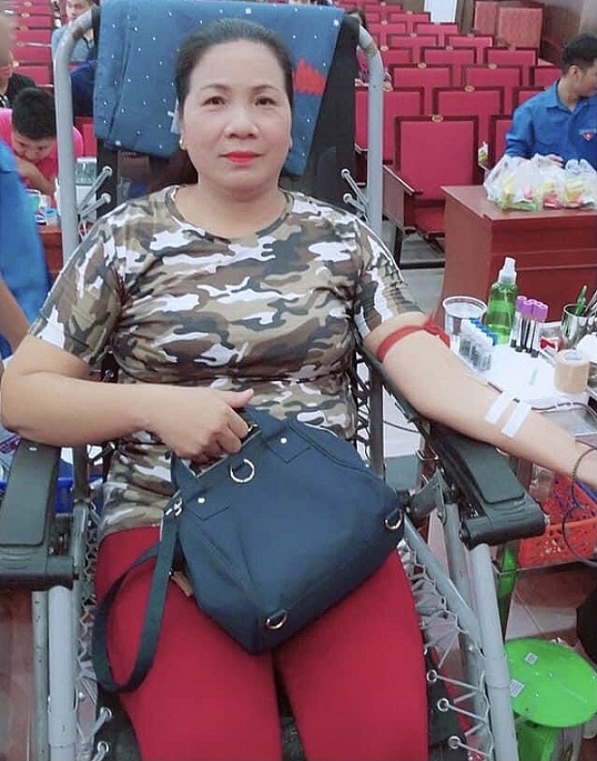 Bà Ngô Thị Hiệp là tấm gương sáng trong phong trào hoạt động thiện nguyện, hiến máu tình nguyện. Ảnh: NVCC