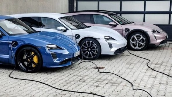 Hơn 40.000 xe Porsche Taycan bị triệu hồi vì lỗi hệ thống dây điện