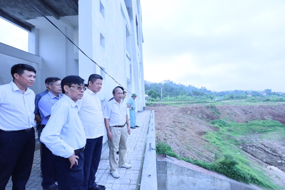 Phó Chủ tịch UBND TP Hà Nội Nguyễn Mạnh Quyền kiểm tra Dự án Tiếp nước, cải tạo khôi phục sông Tích từ Lương Phú (Thuần Mỹ, Ba Vì).