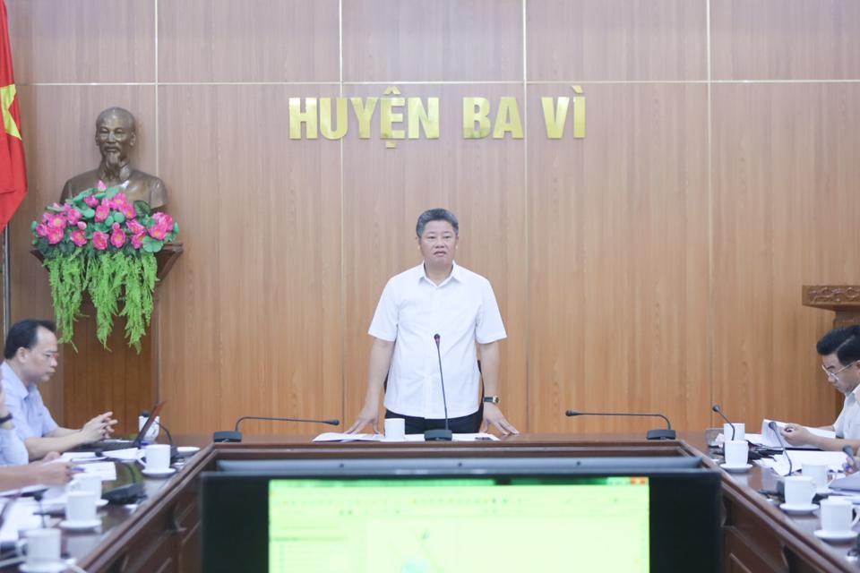 Phó Chủ tịch UBND TP Hà Nội Nguyễn Mạnh Quyền phát biểu kết luận buổi làm việc.