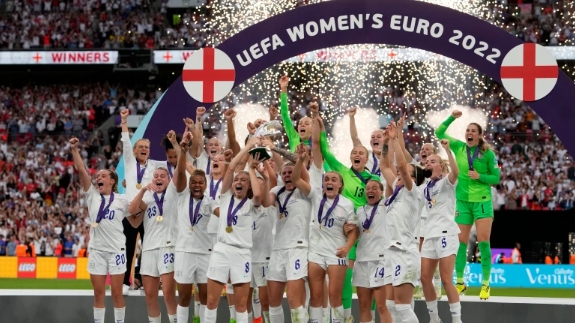 ĐT nữ Anh vô địch EURO lần đầu tiên trong lịch sử