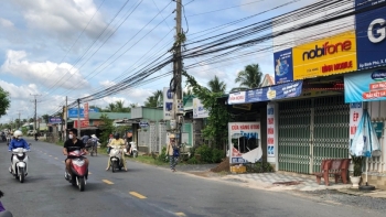 Nghi án chồng bị đâm tử vong khi đi 