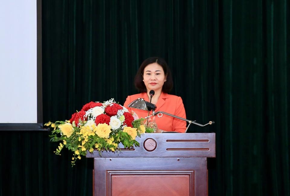 Phó Bí thư Thường trực Thành uỷ Nguyễn Thị Tuyến phát biểu chỉ đạo tại lễ khai giảng.