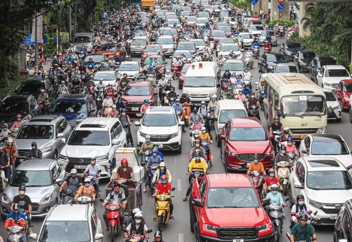 Đường Nguyễn Trãi trước ngày lắp dải phân cách cứng tách ô tô, xe máy