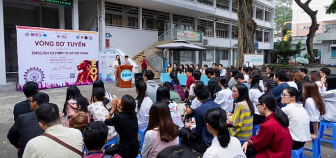 Các thí sinh được giới thiệu về thể lệ của EOV 2019 trước khi bắt đầu vòng sơ tuyển tại Trường Đại học Sài Gòn (TP. Hồ Chí Minh).