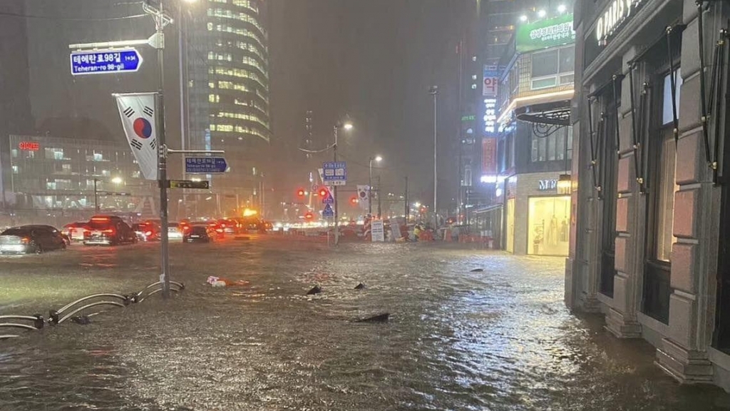 Hàn Quốc ghi nhận trận mưa lớn kỷ lục tại thủ đô Seoul