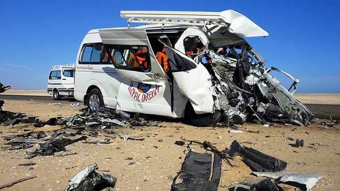 Hiện trường một vụ tai nạn xe buýt ở Ai Cập.