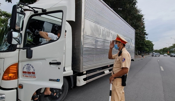 CSGT Hà Nội đón lõng xử lý nhiều “ma men” tham gia giao thông trên đường Nguyễn Văn Linh
