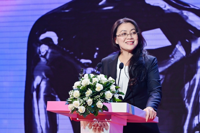 Bà Nguyễn Bạch Kim Vy - Phó Tổng GĐ Vận hành NovaGroup phát biểu tại sự kiện.