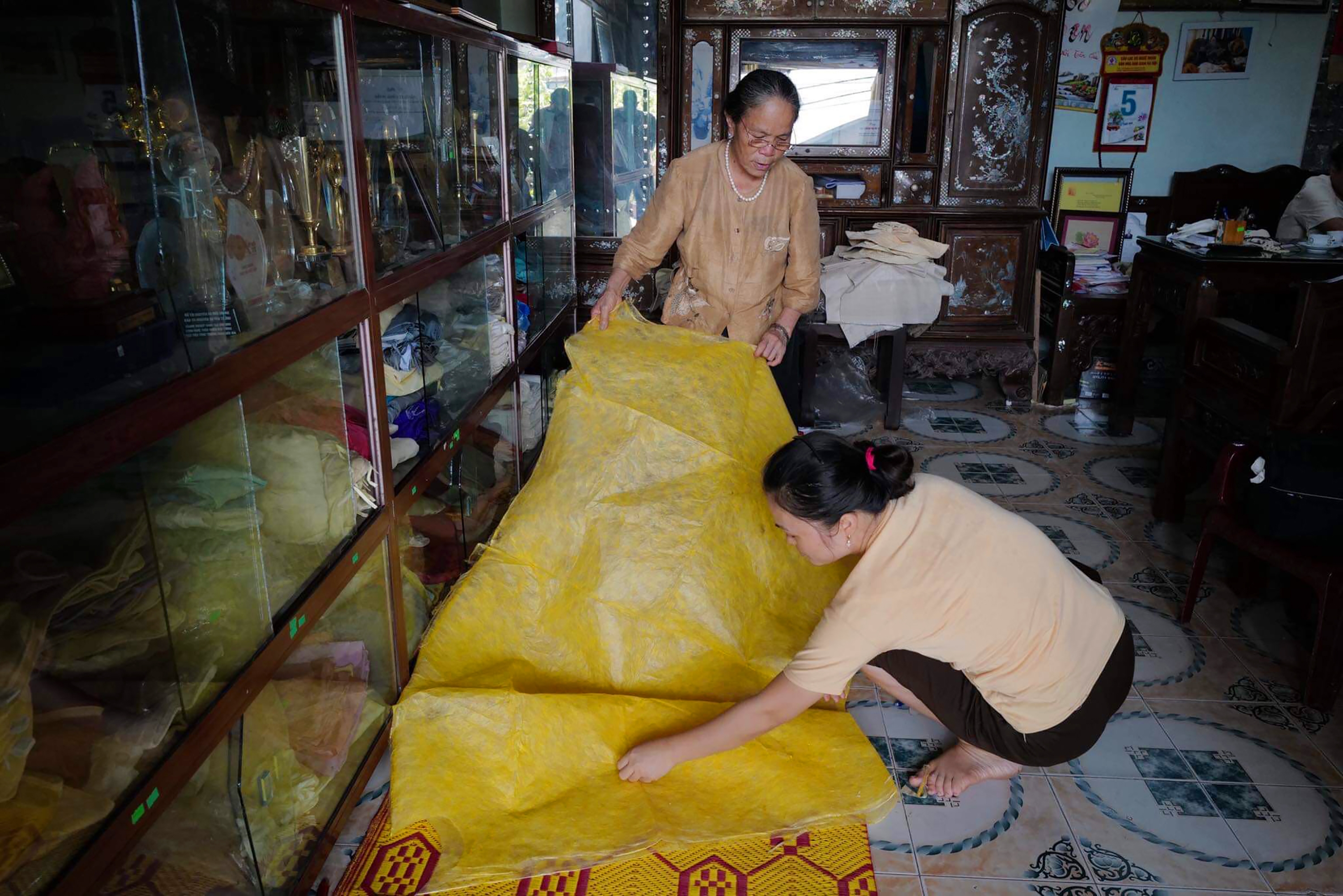 Kỳ 3: Lụa tơ sen đưa hồn Việt ra thế giới
